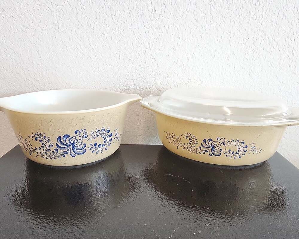 Set of 2, Vintage Pyrex Homestead Casserole Dish With Lid, Both 1.5